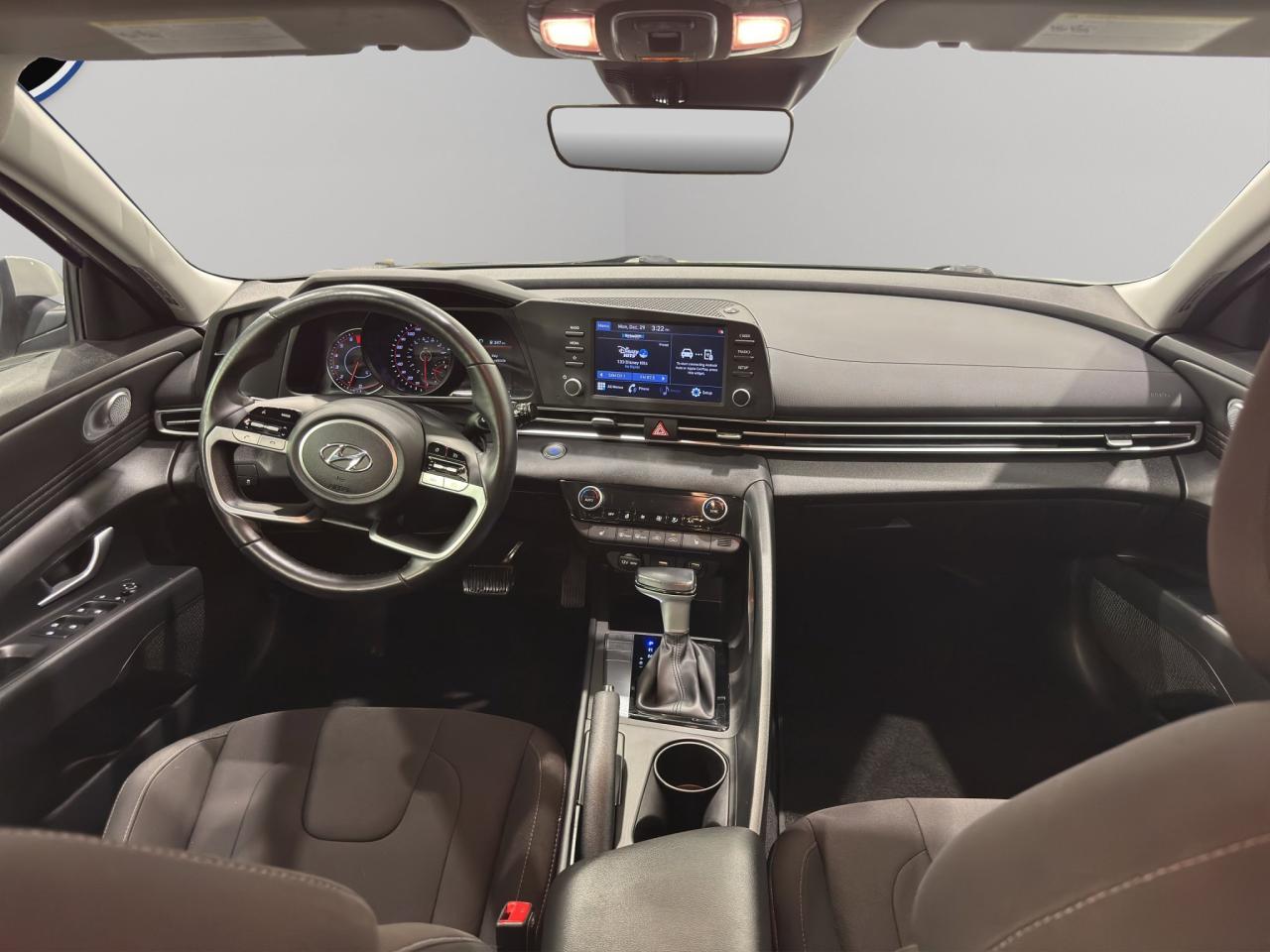 2022 Hyundai Elantra Preferred Photo