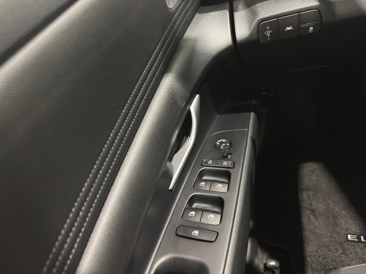 2022 Hyundai Elantra Preferred Photo