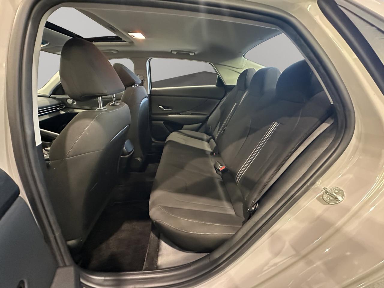 2022 Hyundai Elantra Preferred Photo