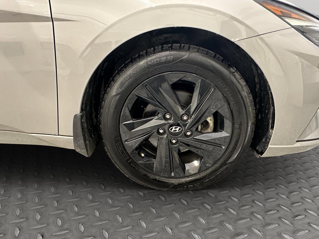 2022 Hyundai Elantra Preferred | Reverse Cam | Heated Seats Photo