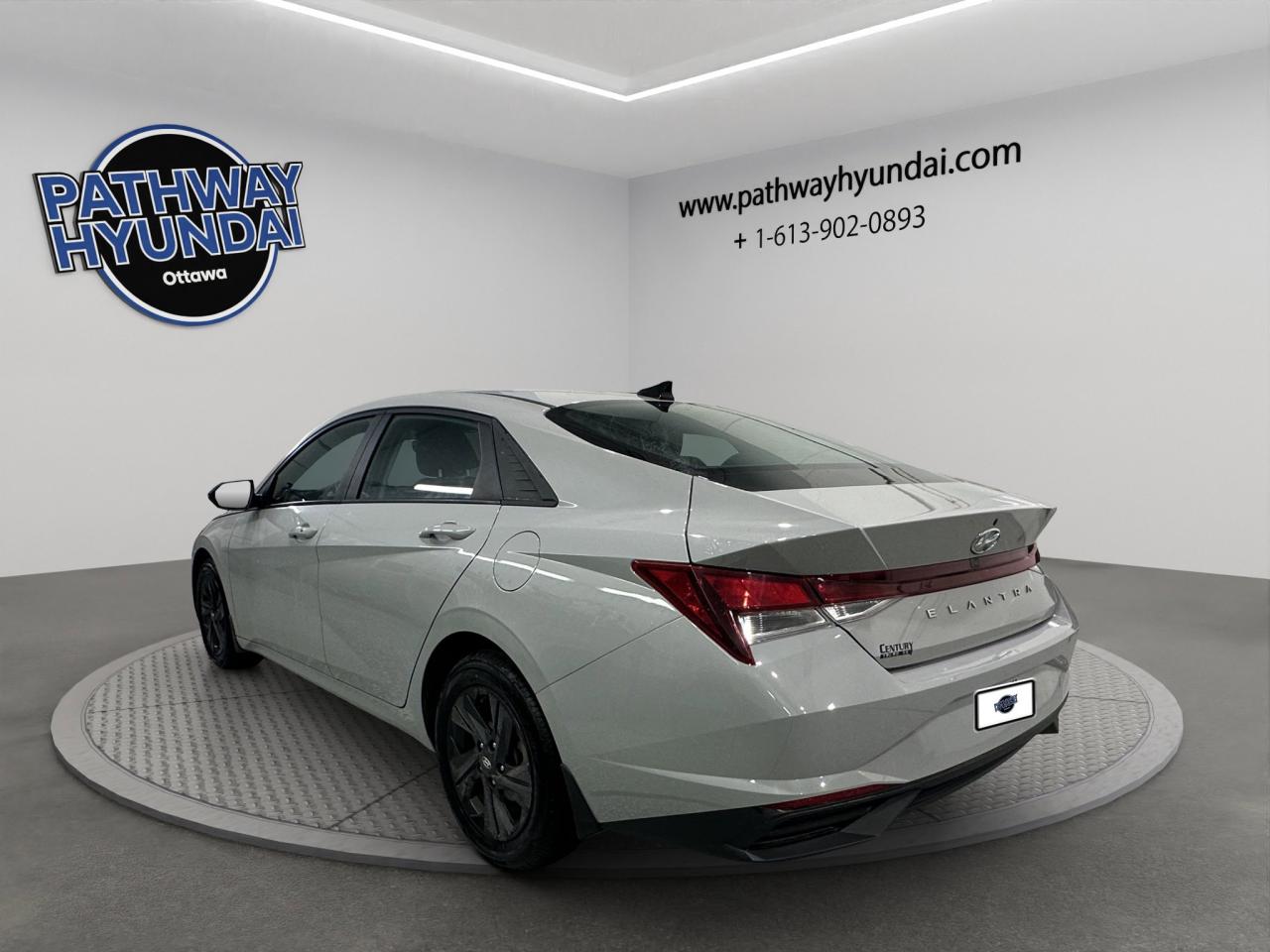 2022 Hyundai Elantra Preferred | Reverse Cam | Heated Seats Photo