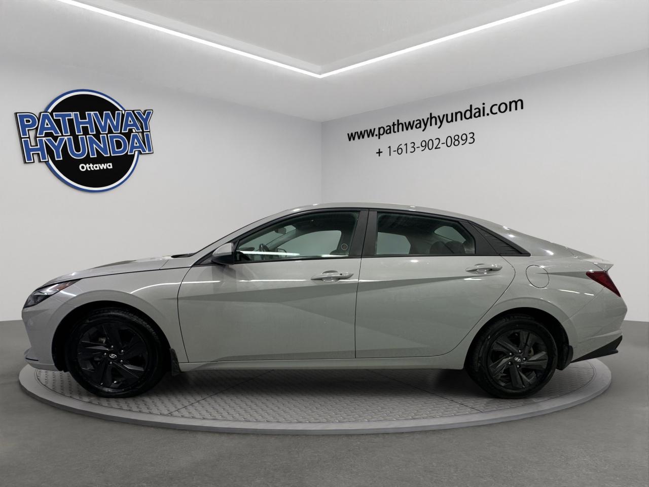 2022 Hyundai Elantra Preferred | Reverse Cam | Heated Seats Photo