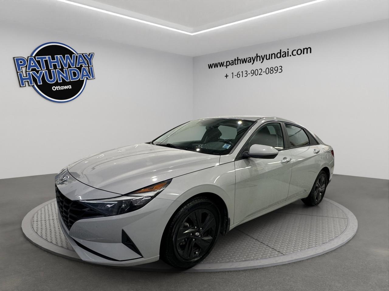 2022 Hyundai Elantra Preferred | Reverse Cam | Heated Seats Photo