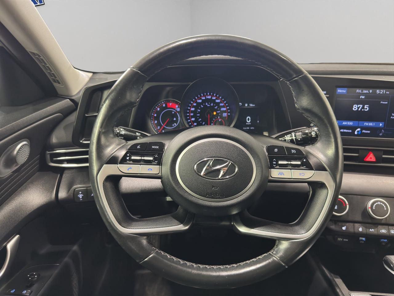2022 Hyundai Elantra Preferred | Reverse Cam | Heated Seats Photo