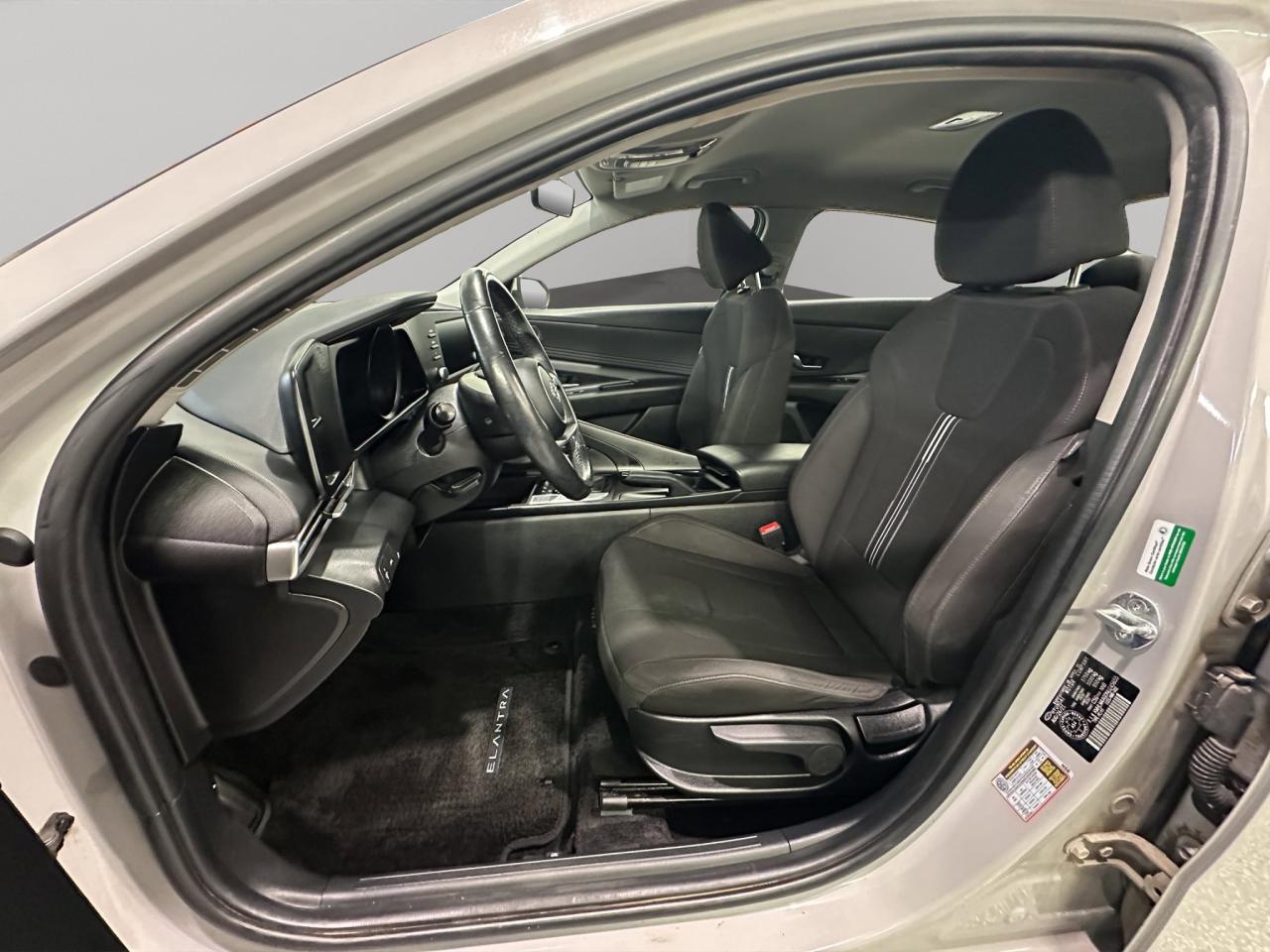 2022 Hyundai Elantra Preferred | Reverse Cam | Heated Seats Photo