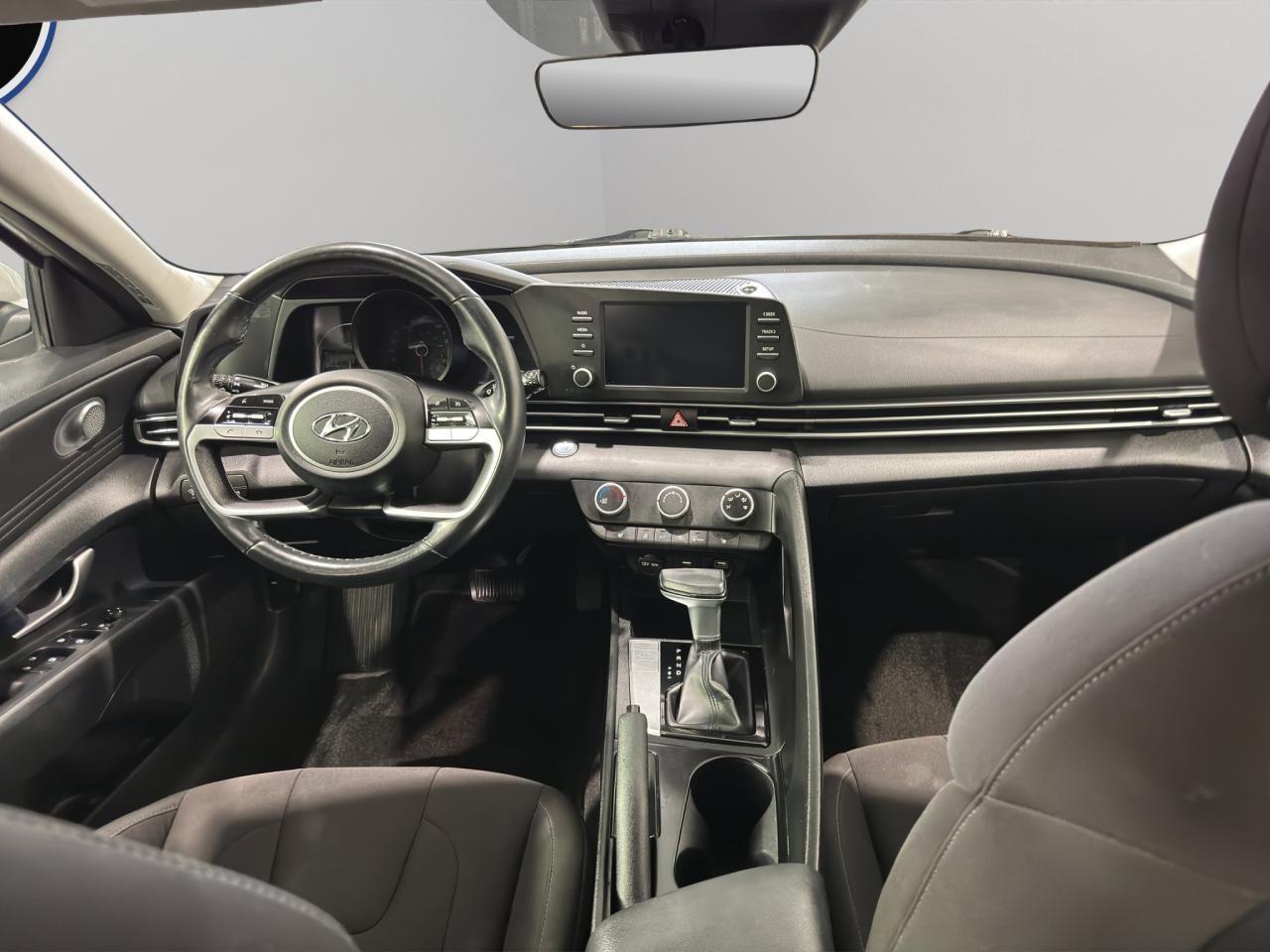 2022 Hyundai Elantra Preferred | Reverse Cam | Heated Seats Photo