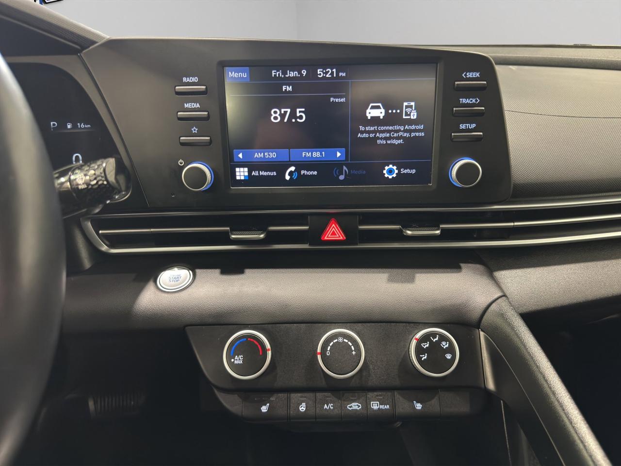 2022 Hyundai Elantra Preferred | Reverse Cam | Heated Seats Photo