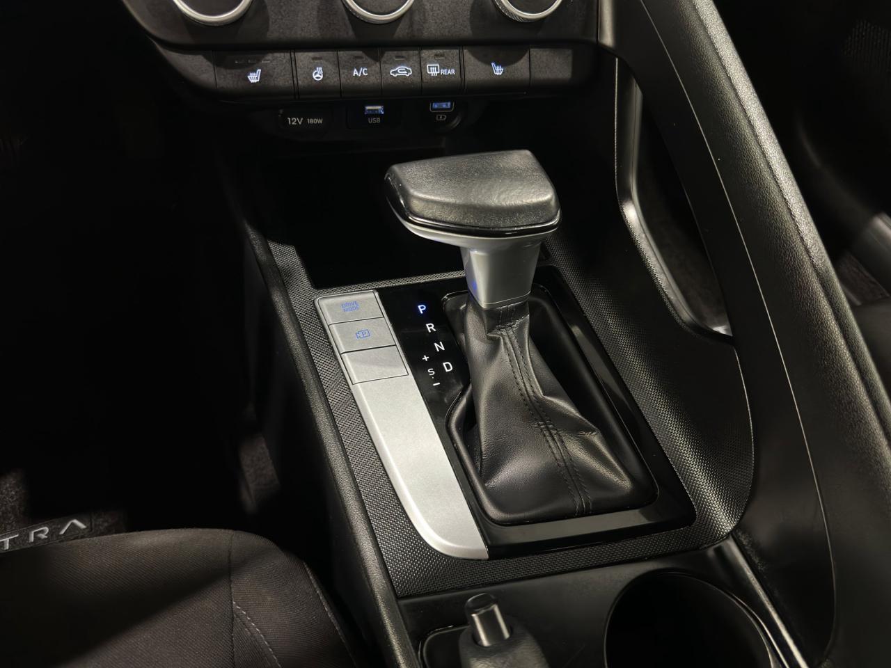 2022 Hyundai Elantra Preferred | Reverse Cam | Heated Seats Photo