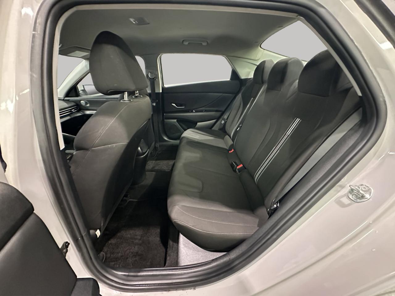 2022 Hyundai Elantra Preferred | Reverse Cam | Heated Seats Photo