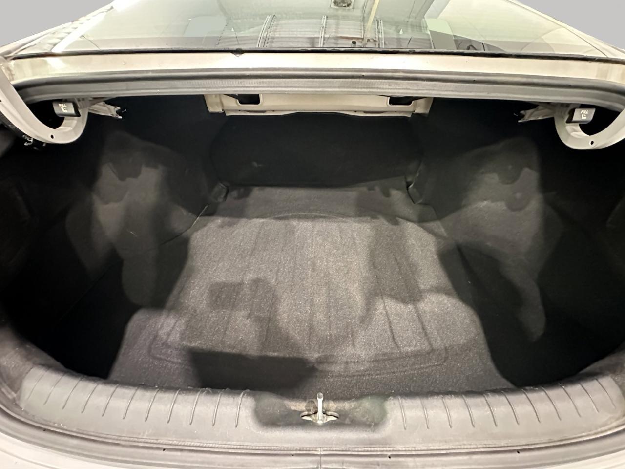 2022 Hyundai Elantra Preferred | Reverse Cam | Heated Seats Photo