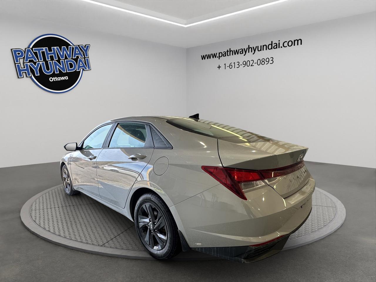 2022 Hyundai Elantra Preferred | Reverse Cam | Heated Seats Photo