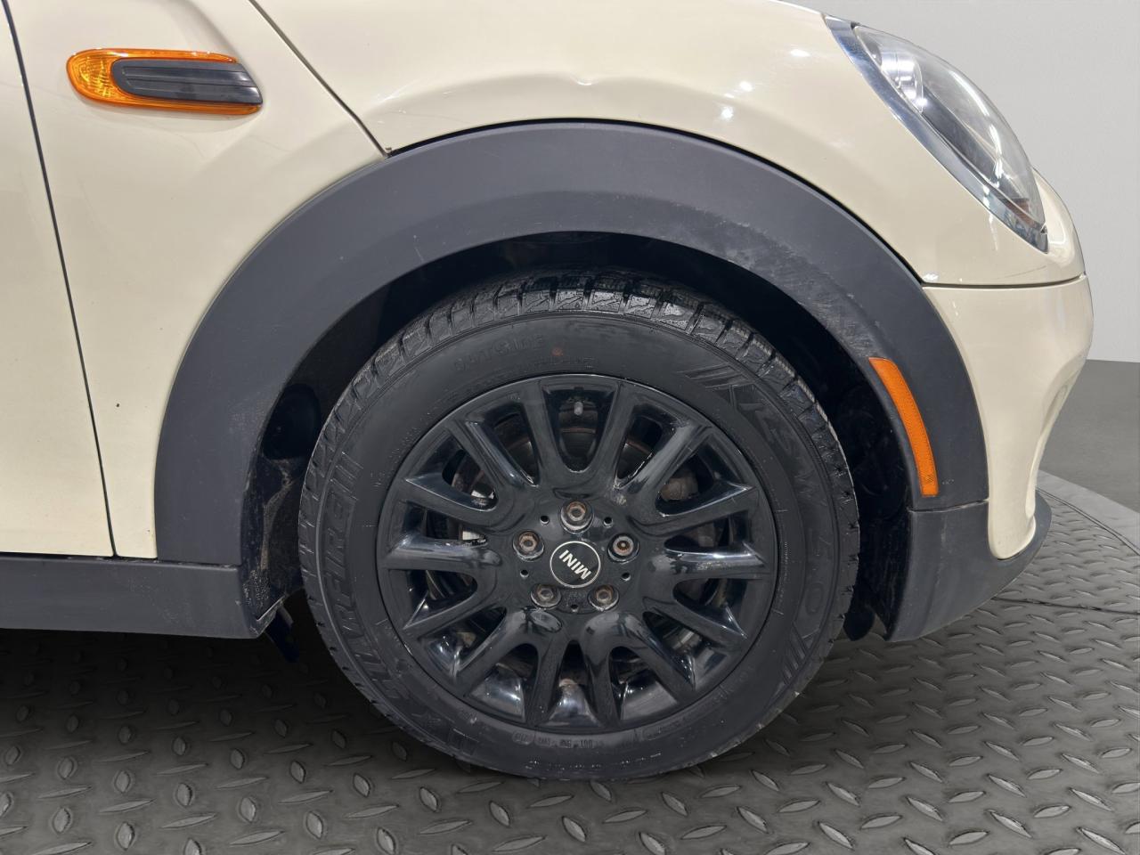 2019 MINI 5 Door Cooper | Reverse Cam | Heated Seats Photo