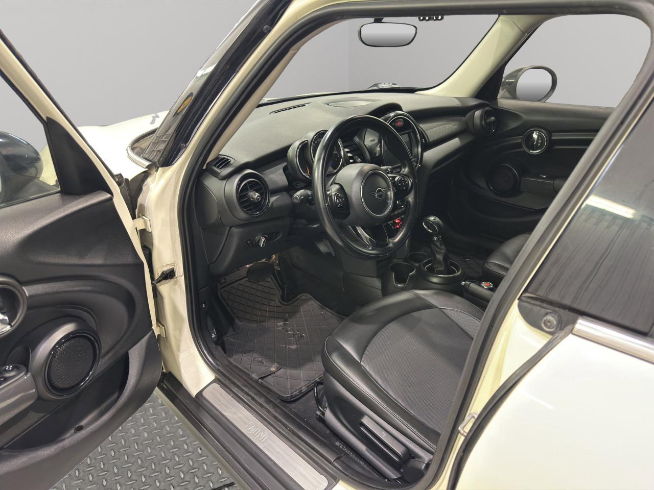 2019 MINI 5 Door Cooper | Reverse Cam | Heated Seats Photo