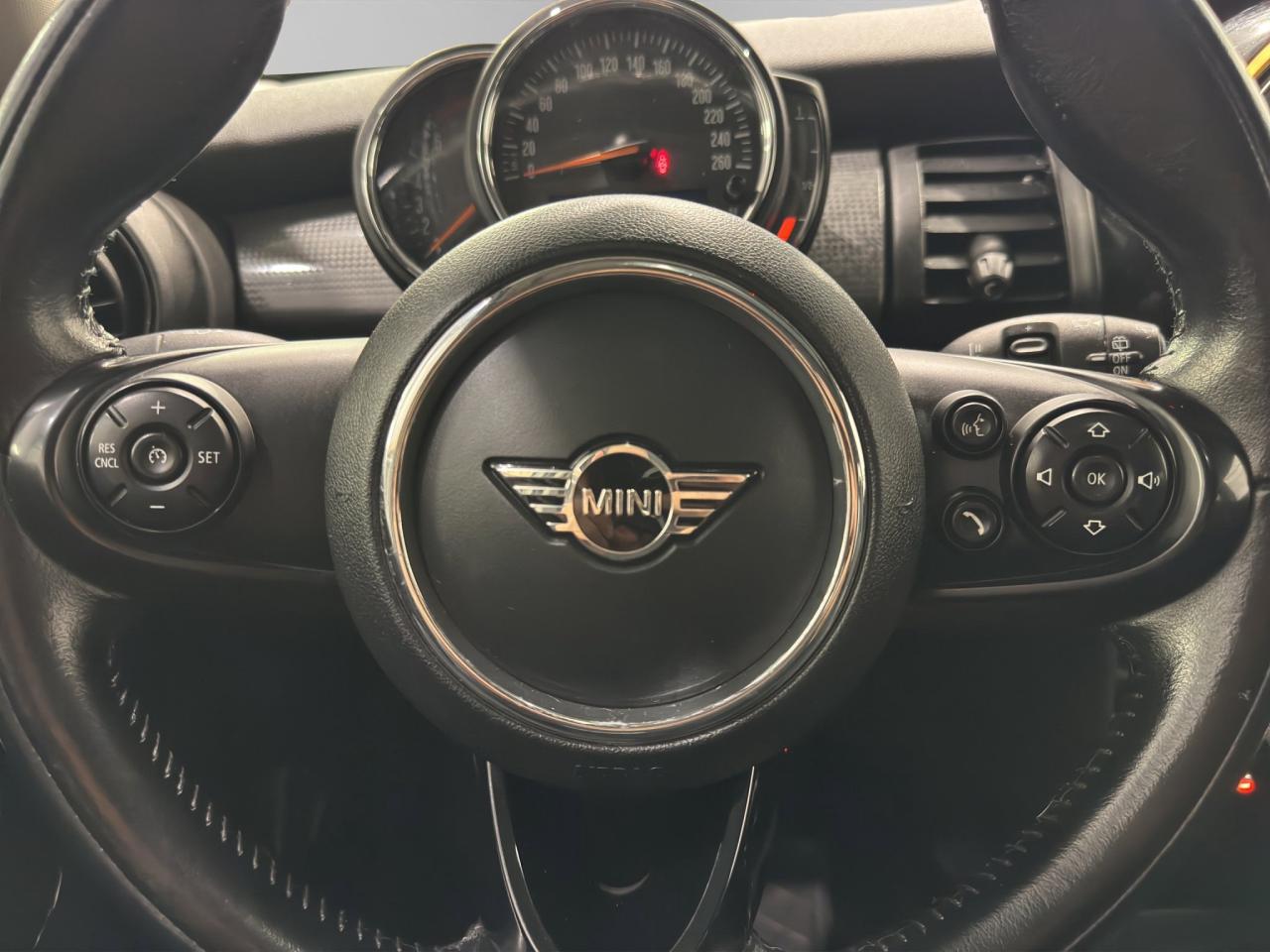2019 MINI 5 Door Cooper | Reverse Cam | Heated Seats Photo