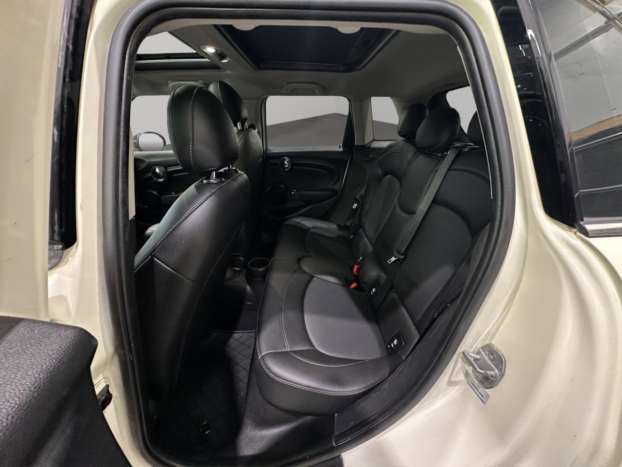 2019 MINI 5 Door Cooper | Reverse Cam | Heated Seats Photo