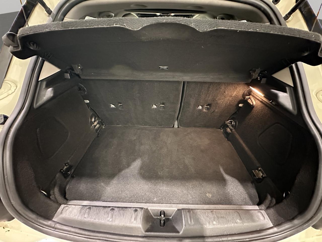 2019 MINI 5 Door Cooper | Reverse Cam | Heated Seats Photo