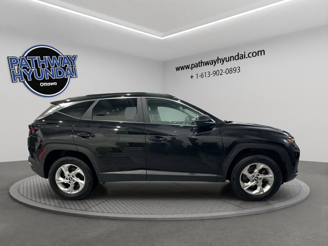 2023 Hyundai Tucson Preferred | Reverse Cam | Heated Seats Photo2