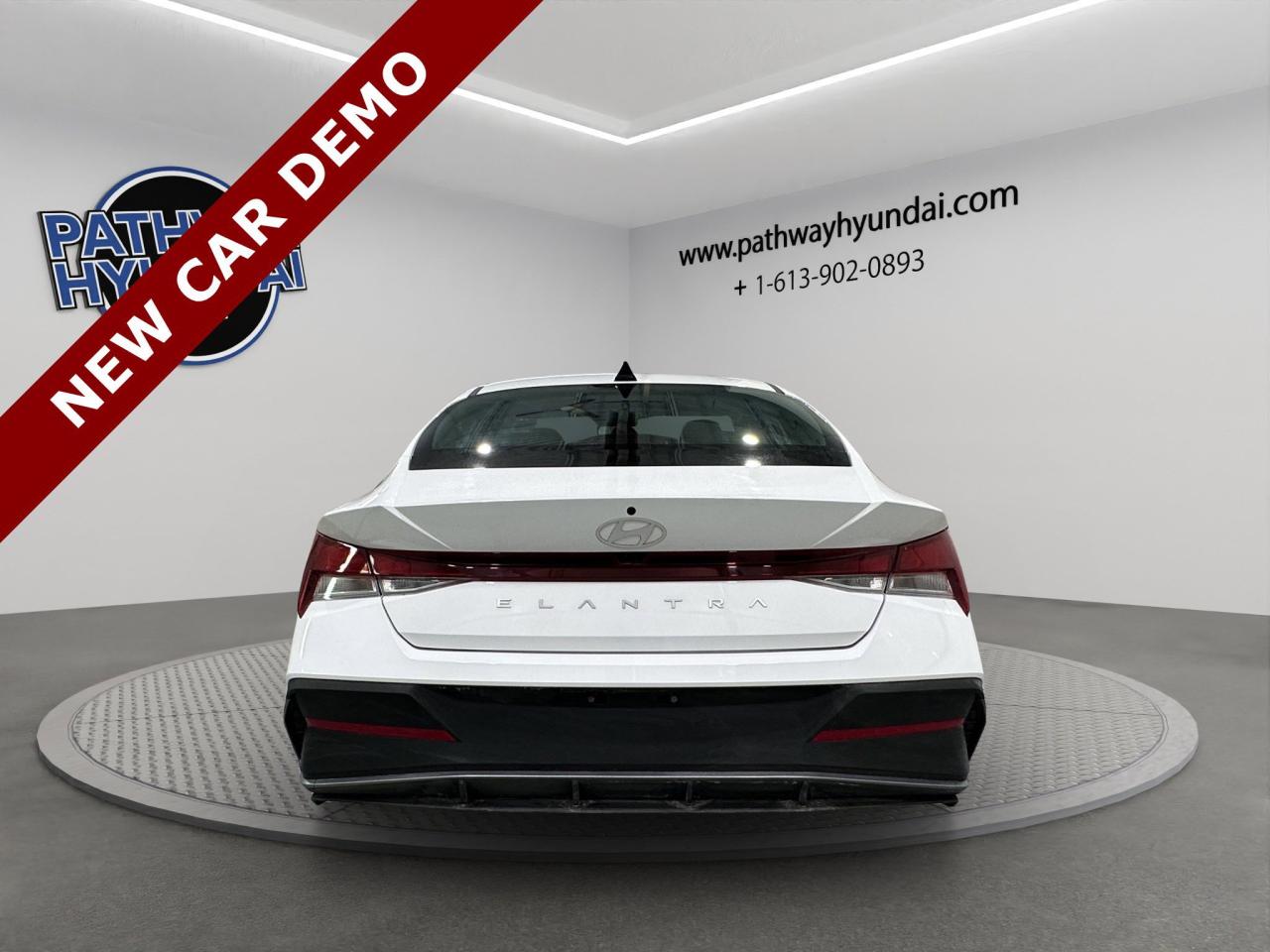 2025 Hyundai Elantra Preferred | Reverse Cam | Heated Seats Photo4