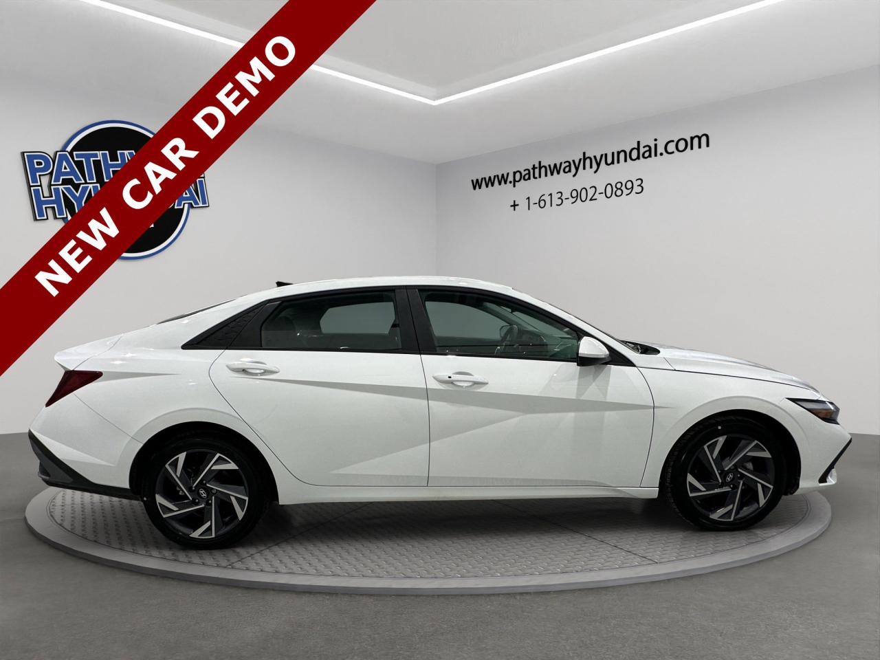 2025 Hyundai Elantra Preferred | Reverse Cam | Heated Seats Photo2