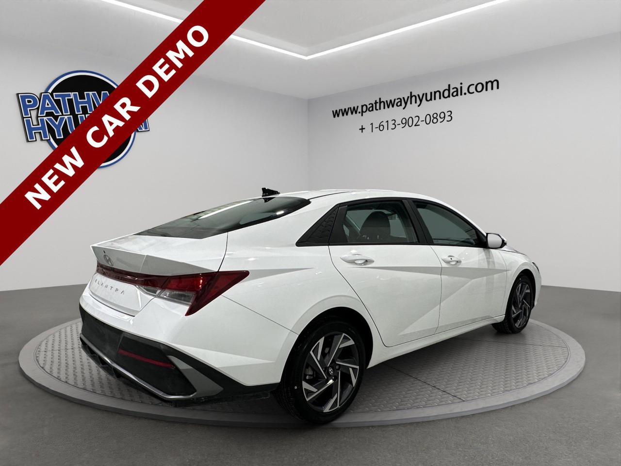 2025 Hyundai Elantra Preferred | Reverse Cam | Heated Seats Photo3