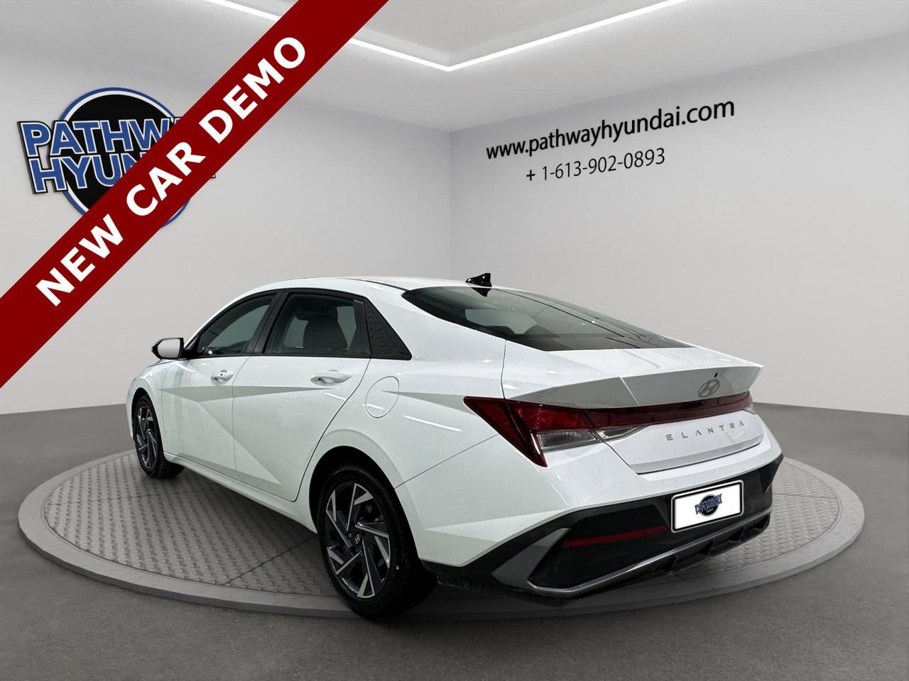 2025 Hyundai Elantra Preferred | Reverse Cam | Heated Seats Photo