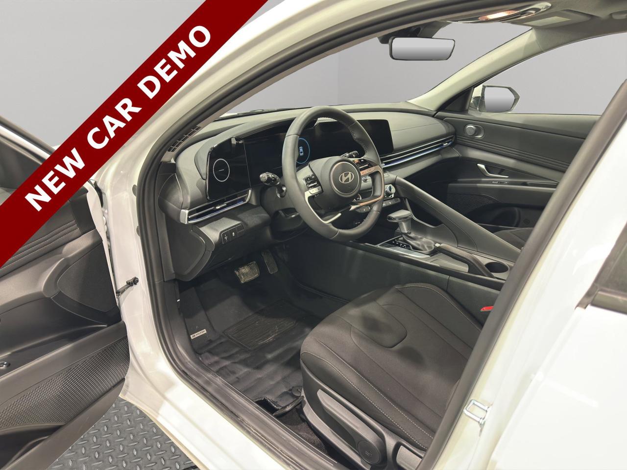 2025 Hyundai Elantra Preferred | Reverse Cam | Heated Seats Photo