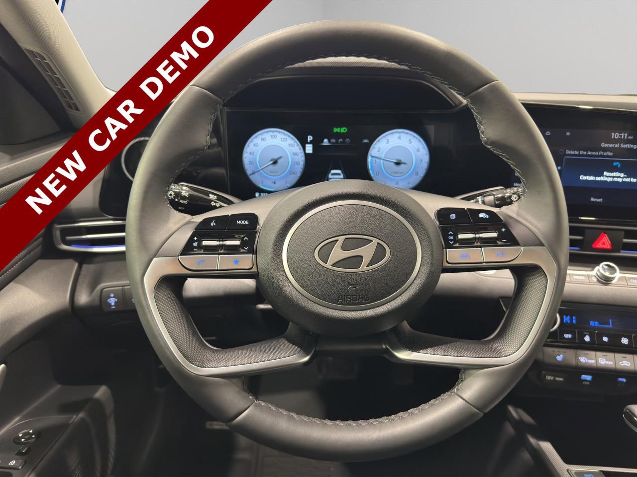 2025 Hyundai Elantra Preferred | Reverse Cam | Heated Seats Photo