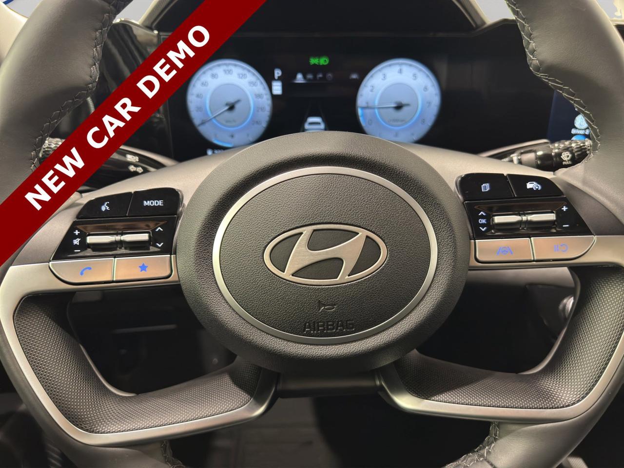 2025 Hyundai Elantra Preferred | Reverse Cam | Heated Seats Photo