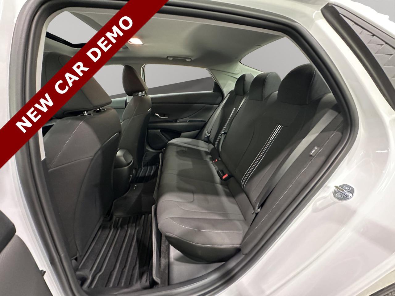 2025 Hyundai Elantra Preferred | Reverse Cam | Heated Seats Photo