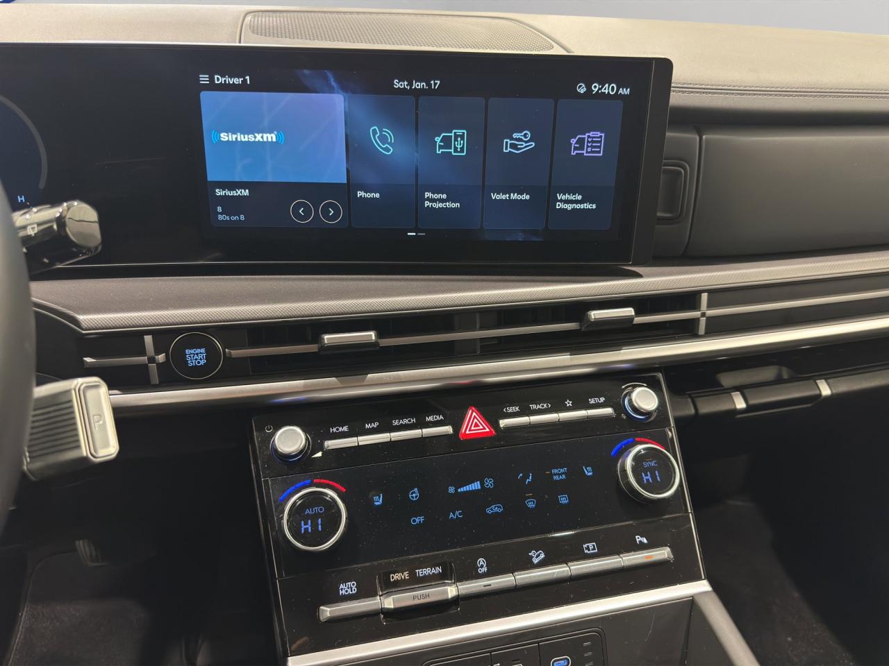 2025 Hyundai Santa Fe XRT | Reverse Cam | Heated Seats Photo