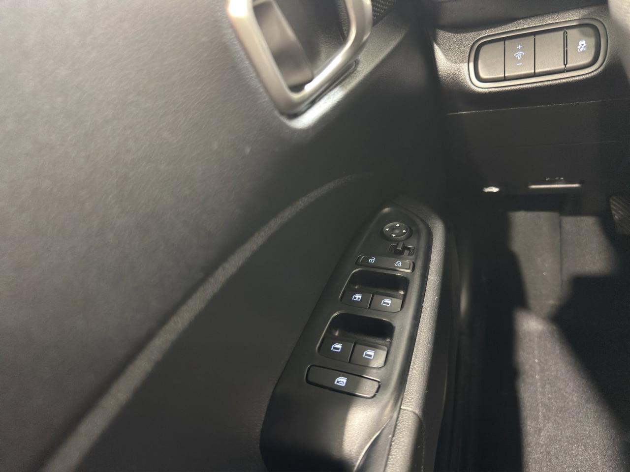 2021 Hyundai Venue Essential | Reverse Cam | Heated Seats Photo