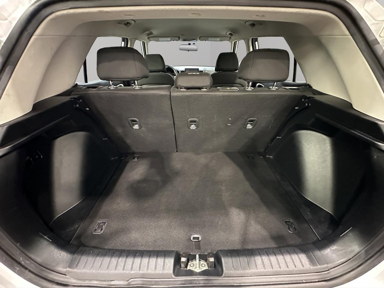 2021 Hyundai Venue Essential | Reverse Cam | Heated Seats Photo