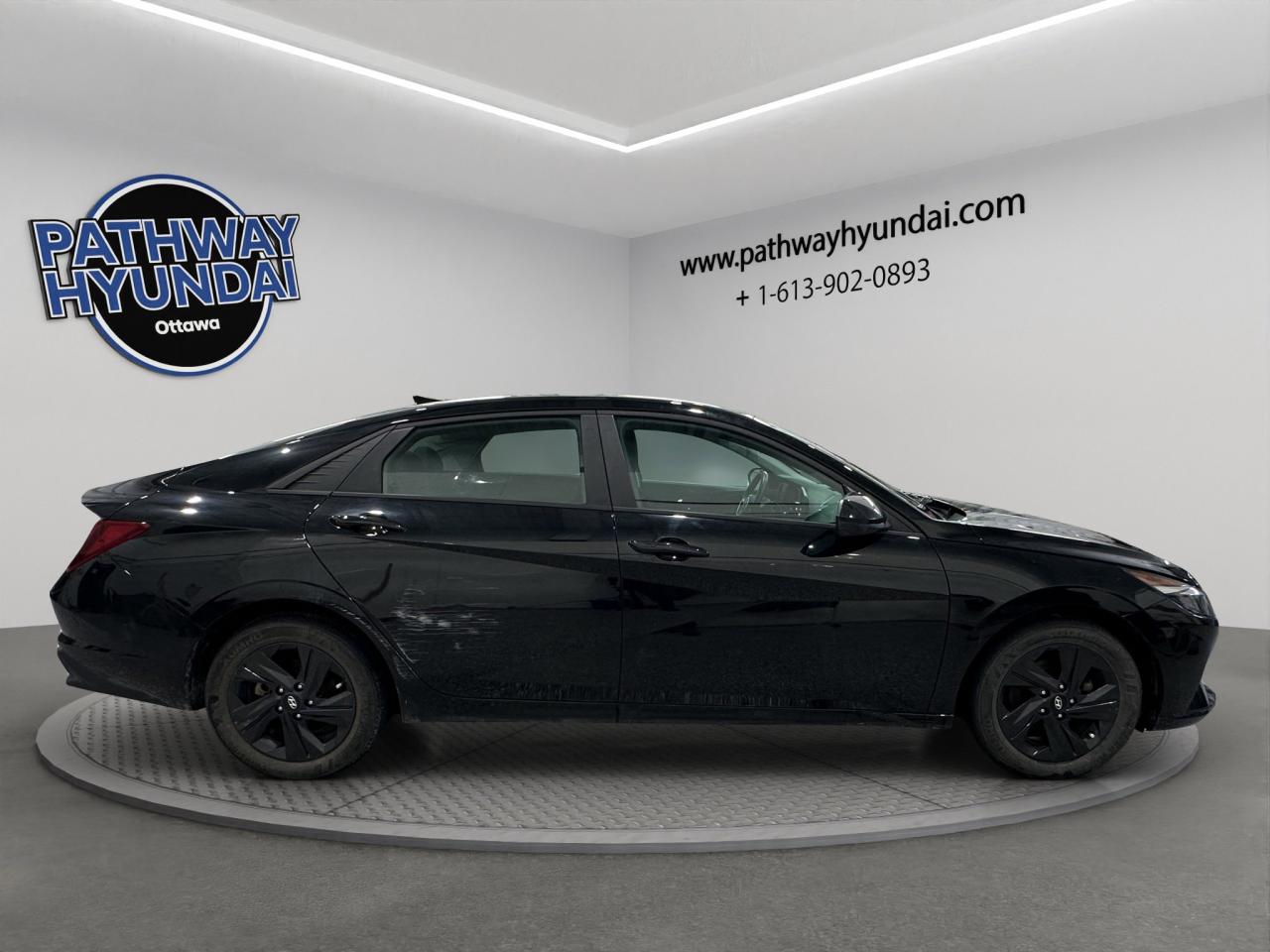 2023 Hyundai Elantra Preferred | Reverse Cam | Heated Seats Photo