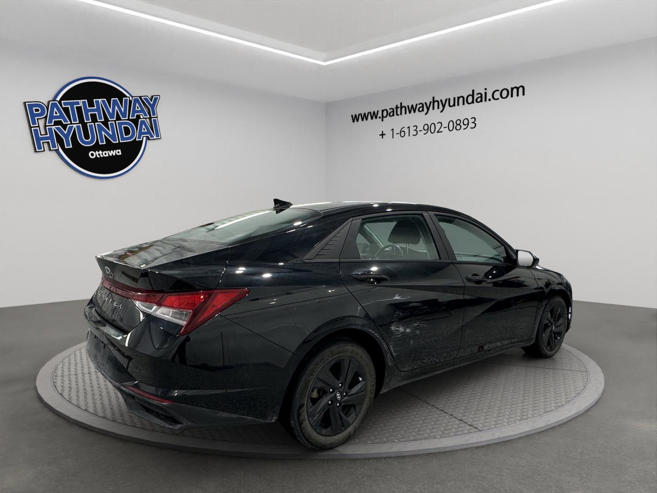 2023 Hyundai Elantra Preferred | Reverse Cam | Heated Seats Photo