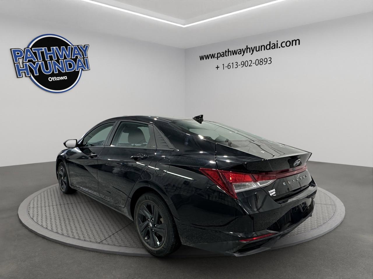 2023 Hyundai Elantra Preferred | Reverse Cam | Heated Seats Photo