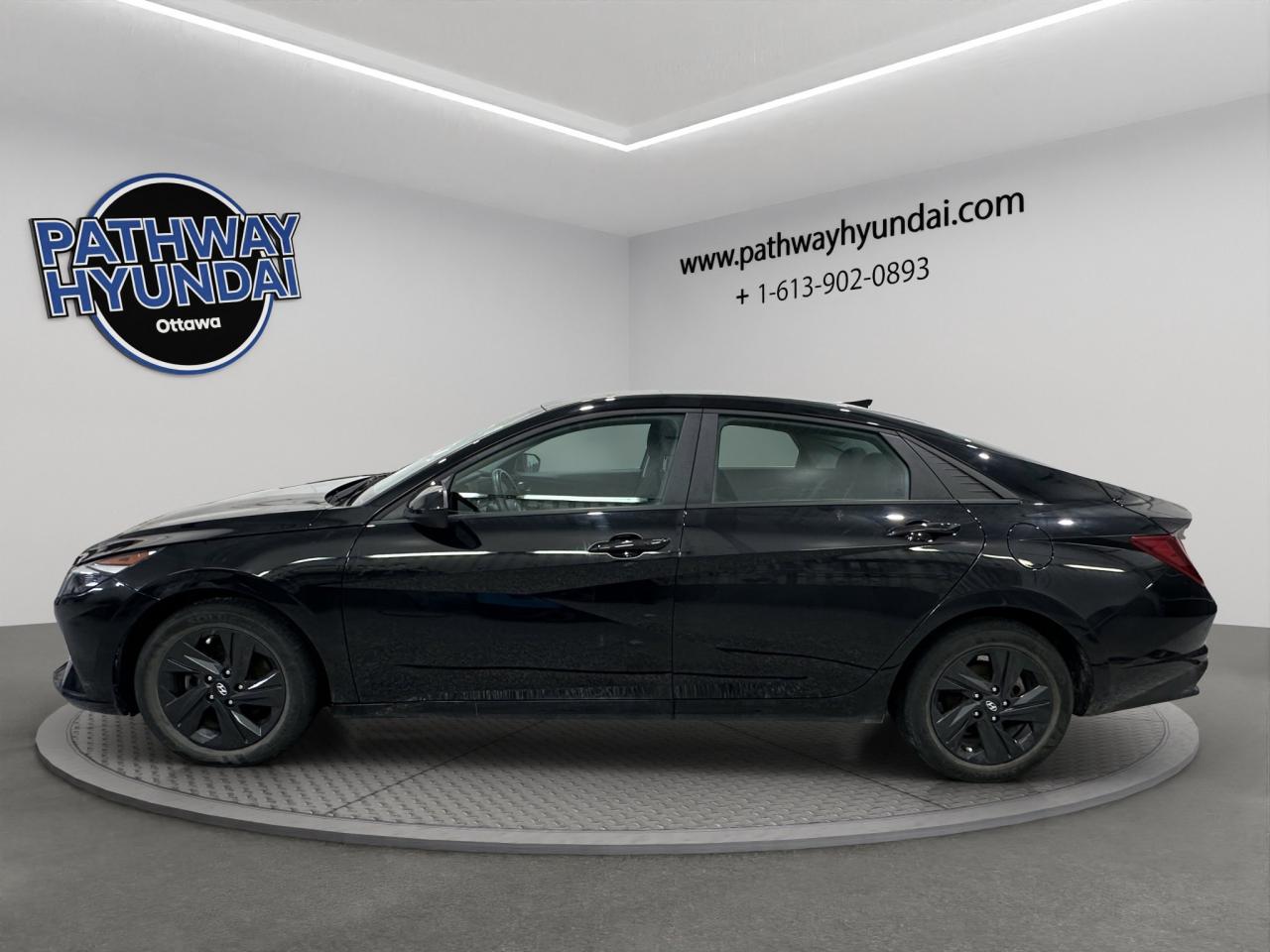 2023 Hyundai Elantra Preferred | Reverse Cam | Heated Seats Photo