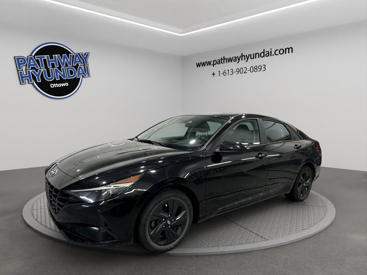 2023 Hyundai Elantra Preferred | Reverse Cam | Heated Seats Photo