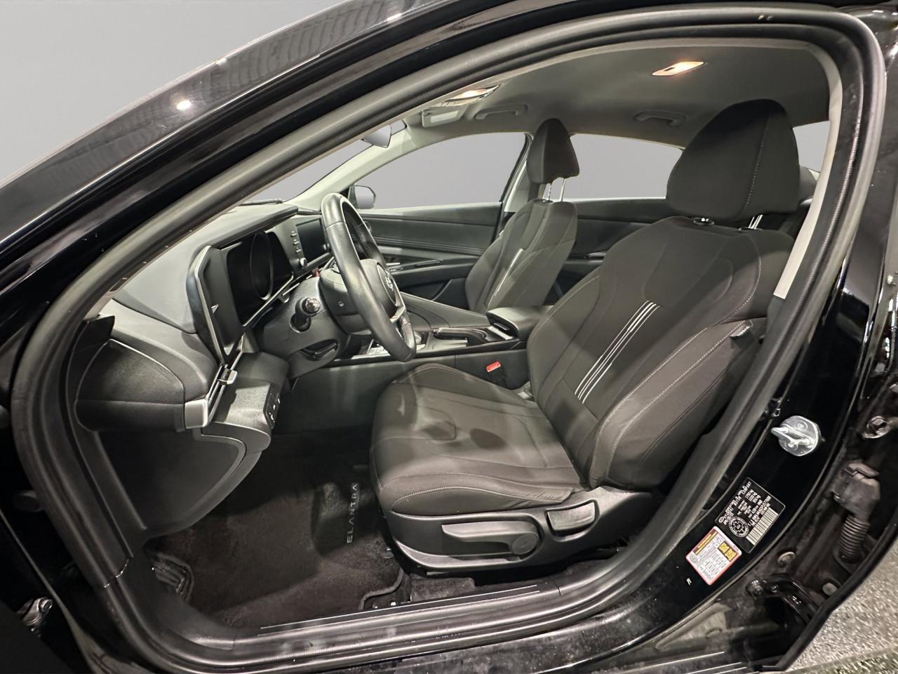 2023 Hyundai Elantra Preferred | Reverse Cam | Heated Seats Photo