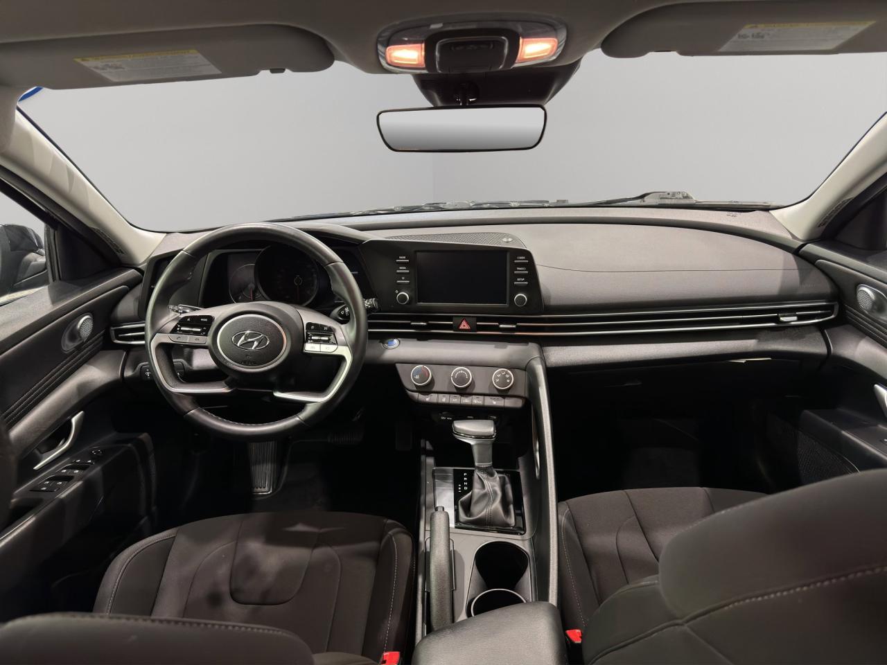 2023 Hyundai Elantra Preferred | Reverse Cam | Heated Seats Photo