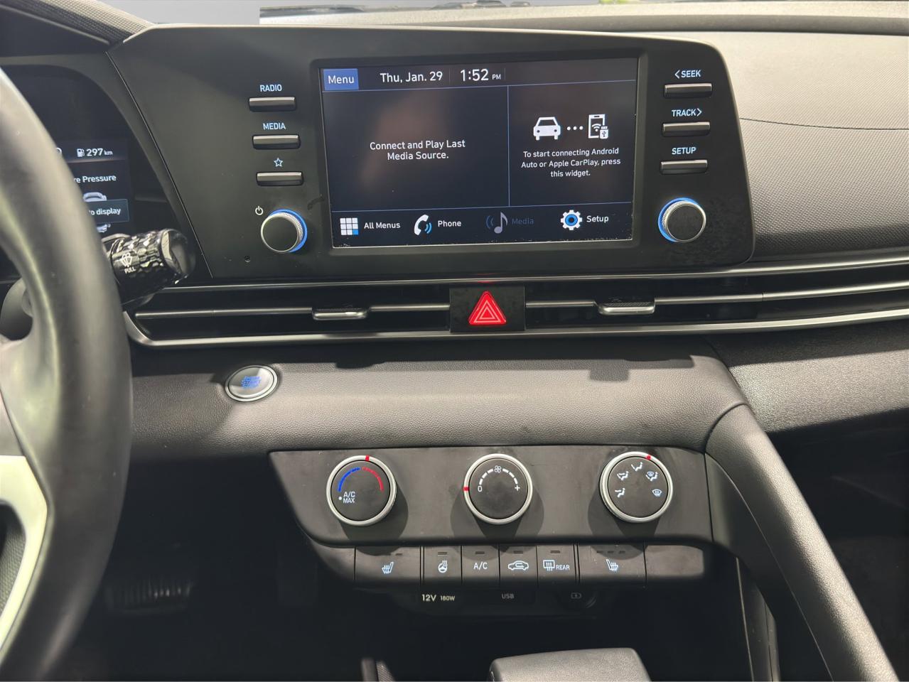 2023 Hyundai Elantra Preferred | Reverse Cam | Heated Seats Photo