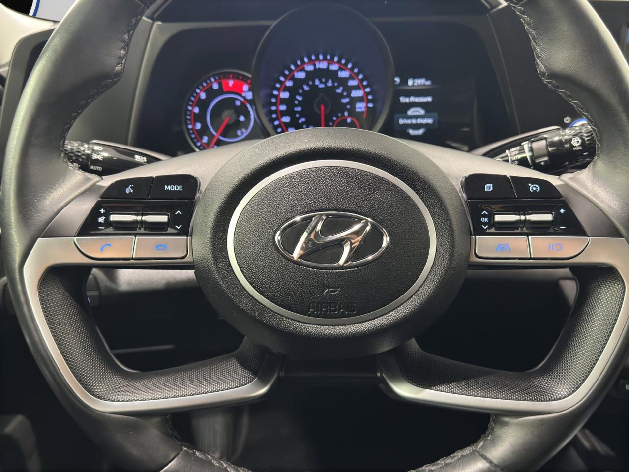 2023 Hyundai Elantra Preferred | Reverse Cam | Heated Seats Photo