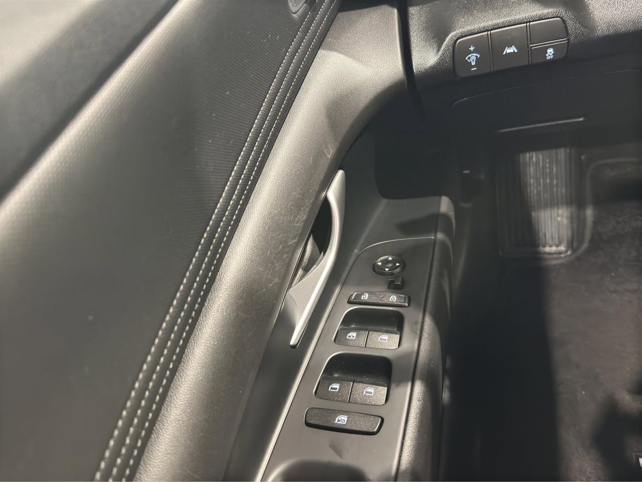 2023 Hyundai Elantra Preferred | Reverse Cam | Heated Seats Photo
