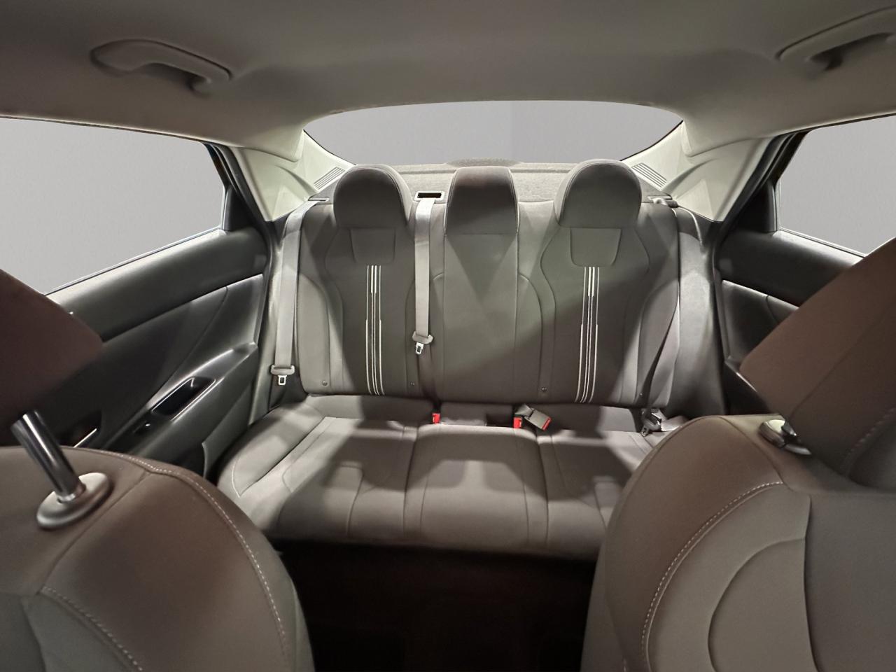 2023 Hyundai Elantra Preferred | Reverse Cam | Heated Seats Photo