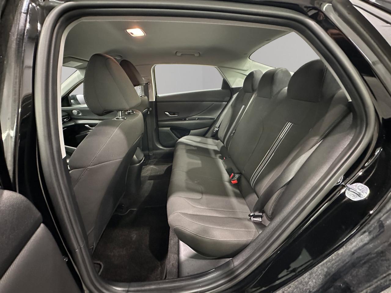 2023 Hyundai Elantra Preferred | Reverse Cam | Heated Seats Photo