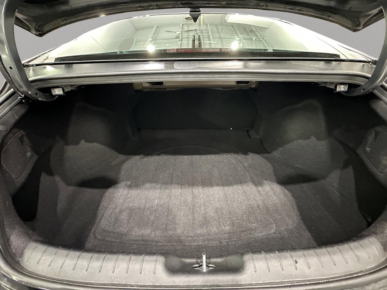 2023 Hyundai Elantra Preferred | Reverse Cam | Heated Seats Photo