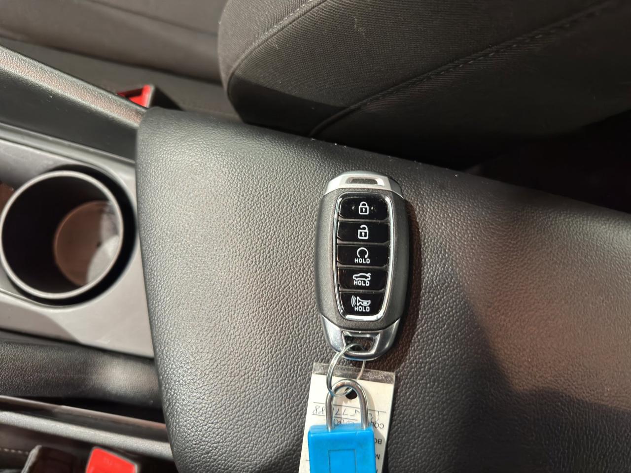 2023 Hyundai Elantra Preferred | Reverse Cam | Heated Seats Photo