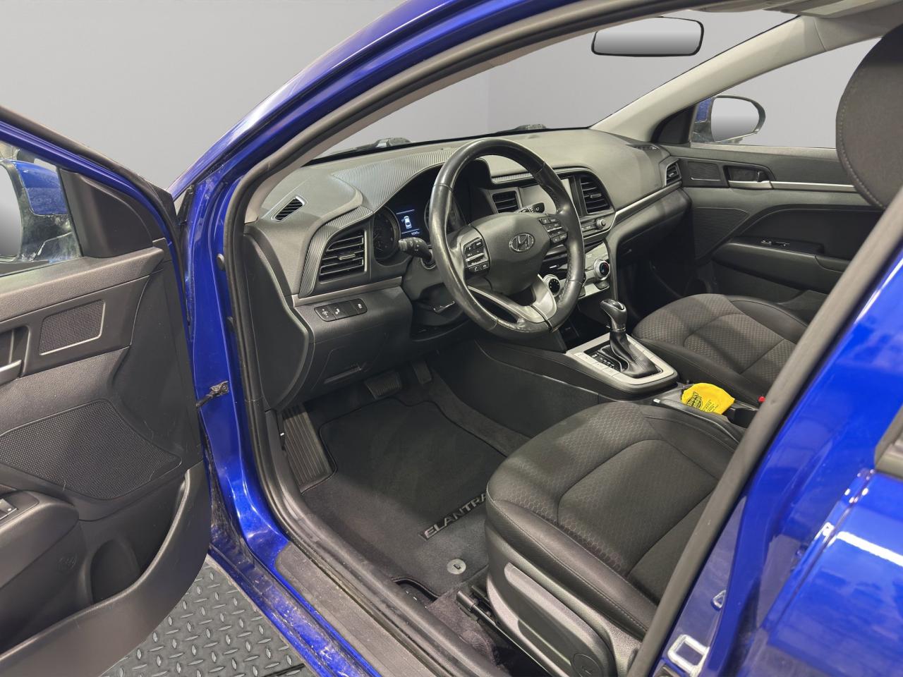2020 Hyundai Elantra Preferred | Reverse Cam | Heated Seats Photo