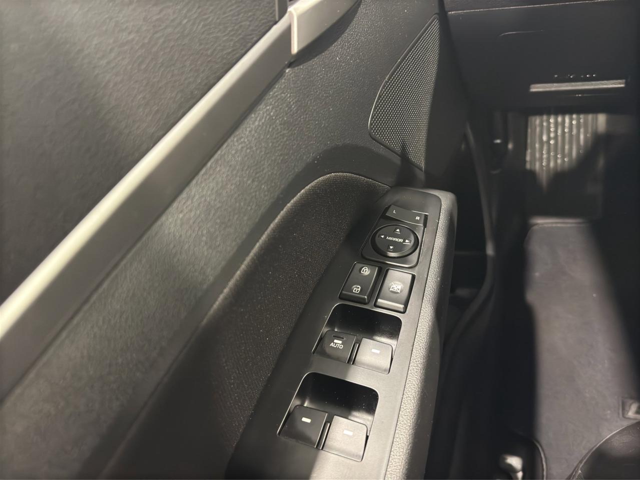 2020 Hyundai Elantra Preferred | Reverse Cam | Heated Seats Photo