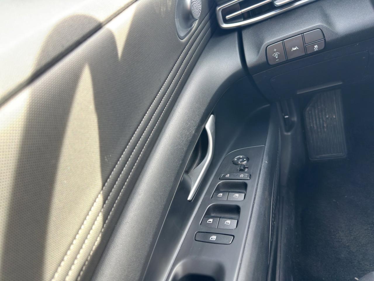 2023 Hyundai Elantra Preferred | Reverse Cam | Heated Seats Photo