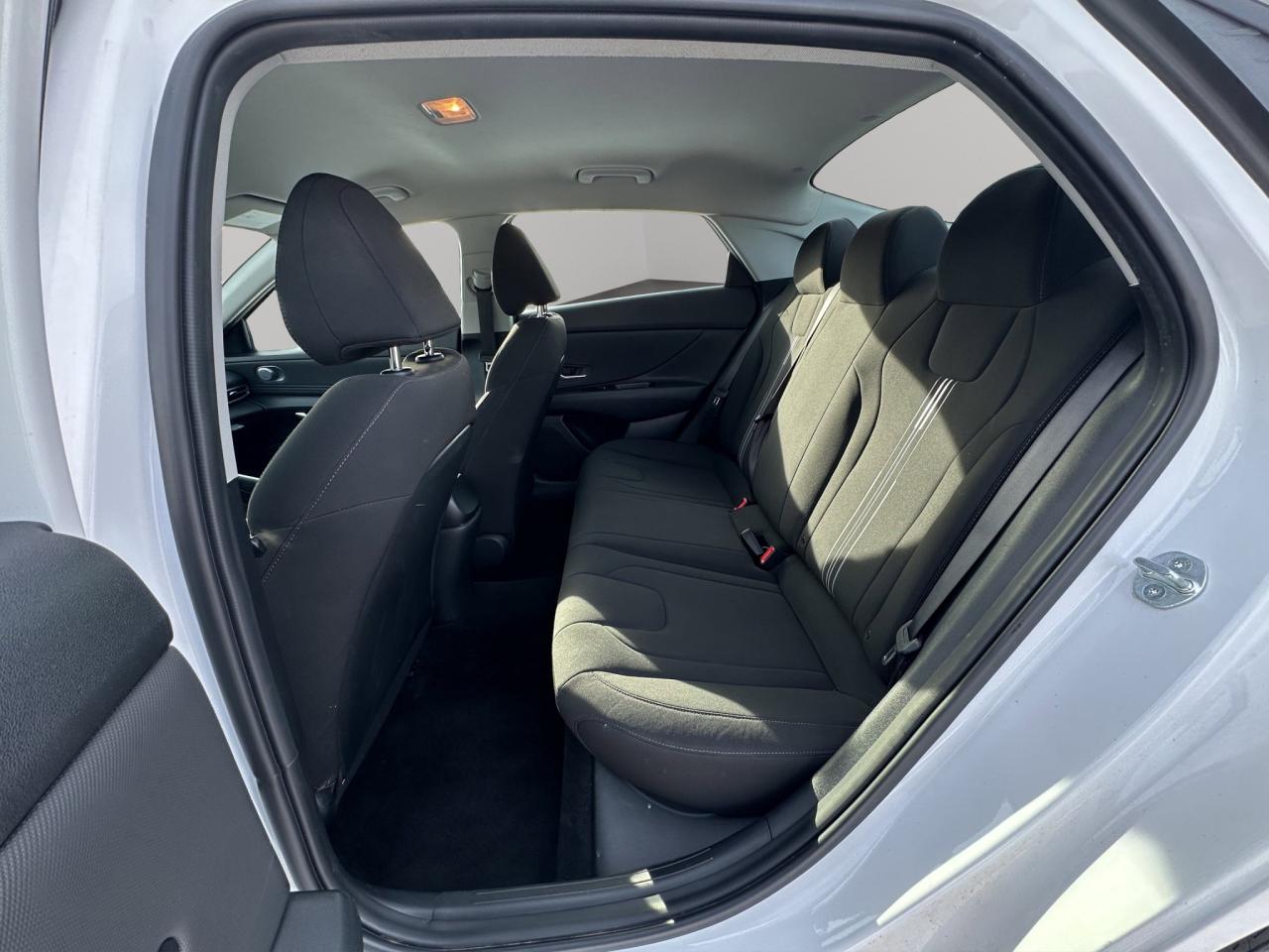 2023 Hyundai Elantra Preferred | Reverse Cam | Heated Seats Photo